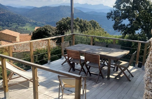 Grossa Apartamento | Apartment ground floor stone villa terrace 15 minutes from the beaches