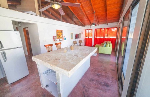ProCab Apartamento | Ground-floor apt, pool, 1-minute walk to beach/supermarket, perfect for seniors!