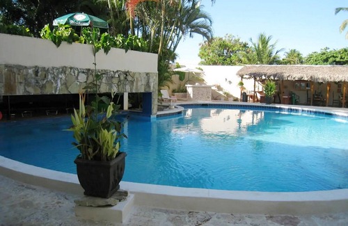 ProCab Apartamento | Ground-floor apt, pool, 1-minute walk to beach/supermarket, perfect for seniors!