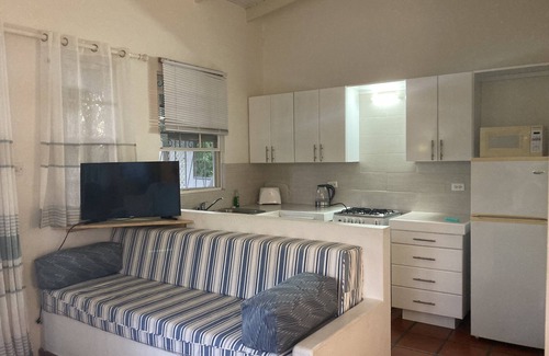 Sunset Crest Apartamento | Ground Floor Apt with garden only 3 mins walk to Beach and Beach Club