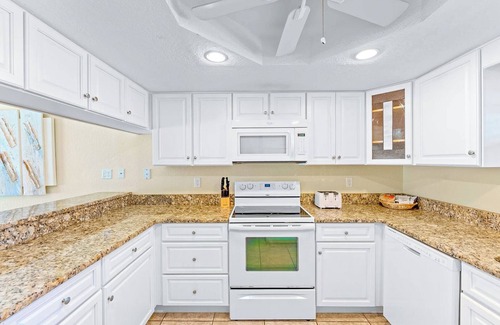 Avon By The Sea Condominio | Ground Floor Beauty! Steps to Pool, Beach & Pure Relaxation!