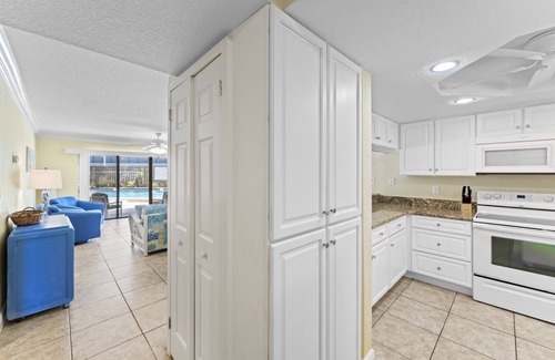 Avon By The Sea Condominio | Ground Floor Beauty! Steps to Pool, Beach & Pure Relaxation!
