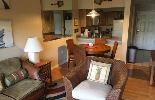 Central Naples Condominio | Ground Floor Condo in the Prestigious World Tennis Club, Membership Included