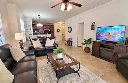 Wellington Condominio | Ground floor condo, no carpet, community pools, fitness room, 9 miles to Disney World
