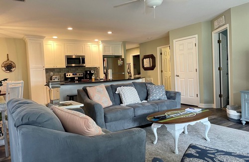 Sea Trail Condominio | Ground Floor/End Unit on Hole #2 Oyster Bay - Golfers Dream / Family Getaway