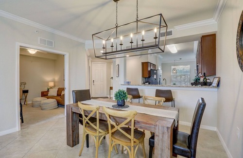 Lakewood Ranch Condominio | GROUND FLOOR End unit 2 Bed/2bath+Den, Beautiful water view, 2 Golf Courses