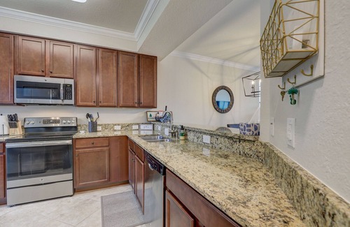 Lakewood Ranch Condominio | GROUND FLOOR End unit 2 Bed/2bath+Den, Beautiful water view, 2 Golf Courses