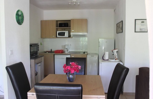Santa-Maria-Poggio Apartamento | Planta baja 2 dormitorios separados. 6 personas Piscina. Playa Vista a la montaña