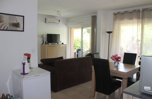 Santa-Maria-Poggio Apartamento | Planta baja 2 dormitorios separados. 6 personas Piscina. Playa Vista a la montaña