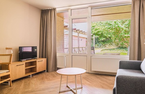 Bruinisse Apartamento | Ground floor modern apartment for 2 people