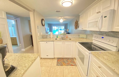 Point East Condominio | Ground Floor Ocean & Pool View Condo