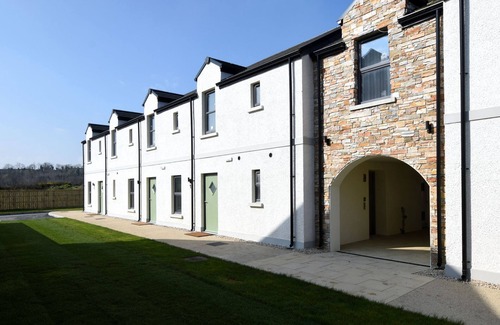 Hillsborough Casa | Suite-Lujoso-Baño con ducha-Vista al campo-Ground floor suite