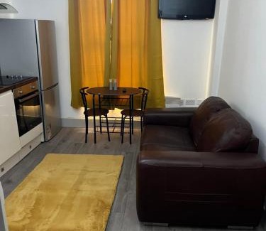 Warrington Apartamento | Ground Floor Two Bed Cairo Street