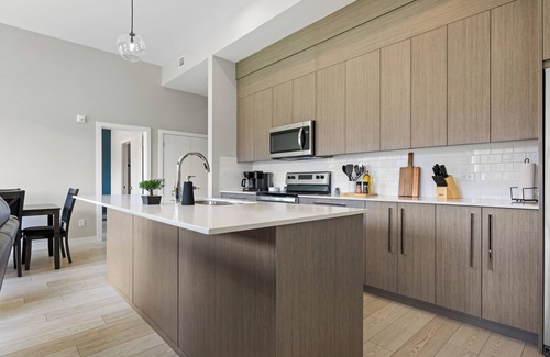 Calgary Apartamento | Ground-Level 3BR Condo w/ UG Parking, Lawn Access