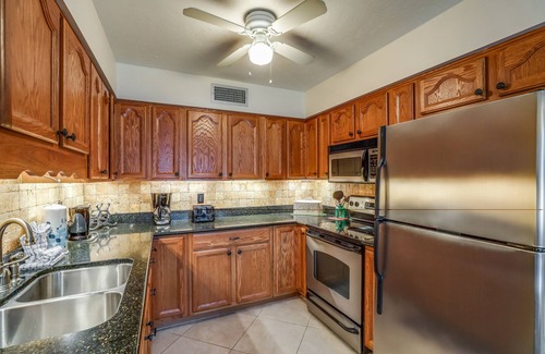 Ilexhurst Condominio | Adorable ground-level condo near the beach. Large heated pool!