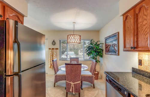 Ilexhurst Condominio | Adorable ground-level condo near the beach. Large heated pool!