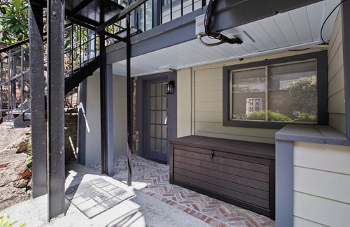 Historic District - North Apartamento | Ground Level Apartment in City Center by Perry Lane Hotel