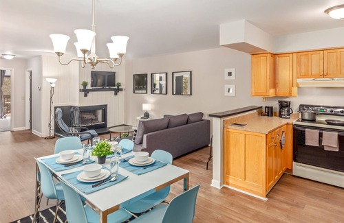 Chapel Hill Apartamento | Ground Level UNC 2BR 2BA w/ Pool - Pet Friendly
