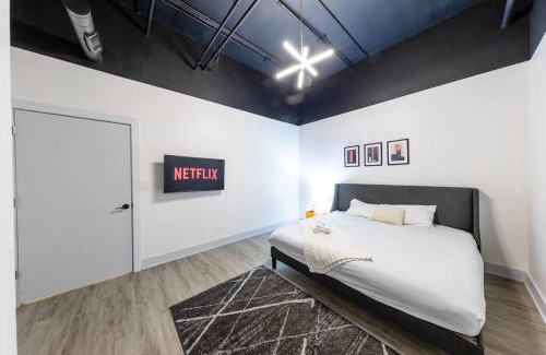 Near South Side Apartamento | Group-Friendly 6BR Luxury Suite in Prime South Loop Location with Optional Parking and Gym Access Near McCormick Place, Soldier Field and Grant Park
