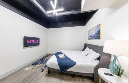 Near South Side Apartamento | Group-Friendly 6BR Luxury Suite in Prime South Loop Location with Optional Parking and Gym Access Near McCormick Place, Soldier Field and Grant Park