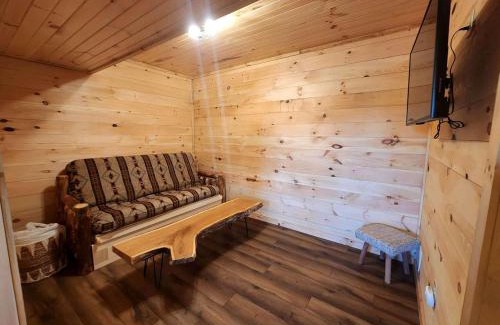 Scio Casa | Group Friendly Cabin with Spa on the Deck in Ohio