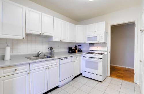 Crystal City Apartamento | Group-Friendly Stay Near Metro