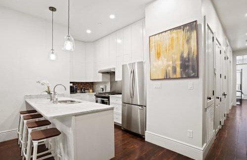 Central Business District Hotel | Group-friendly Suite Near Bourbon Street