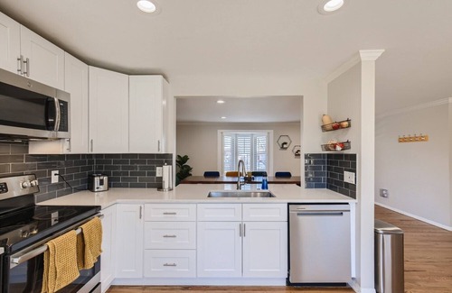 North Alameda Casa | Group Getaway in Denver- 5 Bedrooms - Bright & Spacious