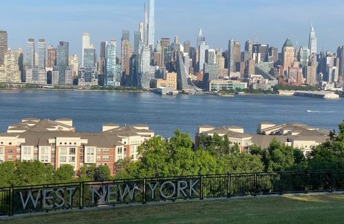 West New York Apartamento | Group Getaway of West New York