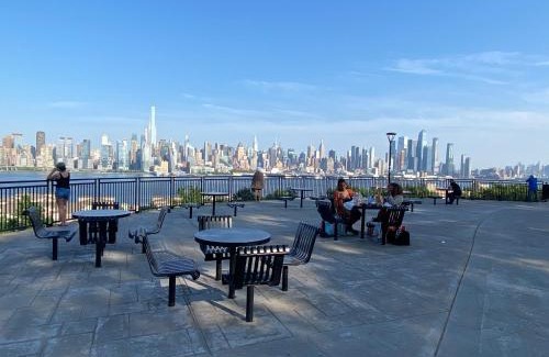 West New York Apartamento | Group Getaway of West New York