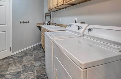 Seattle Hill-Silver Firs Cabaña | Group Getaway - Sprawling Snohomish Home!