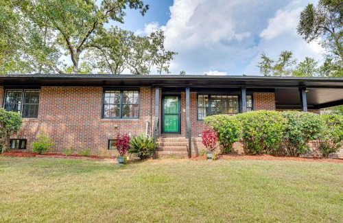 Wrens Casa | Group Getaway with Fenced Yard and Pool Table in Wrens