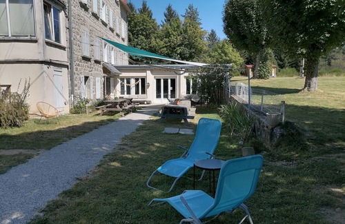 Le Chambon-sur-Lignon Casa | Group gîte with single rooms, no dormitories, in the heart of nature.