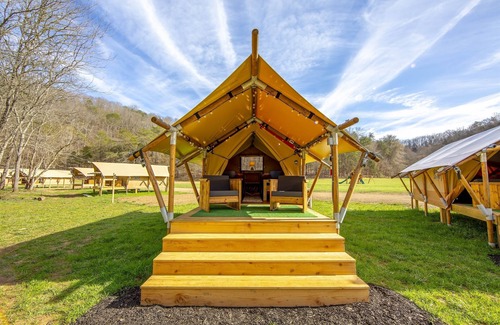 Newport Alquiler De RV | Group Glamping: Luxury Tents Near Gburg and PF