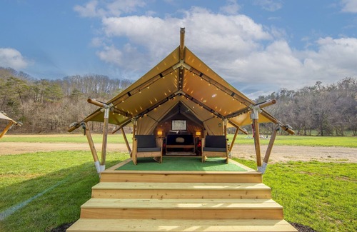 Newport Alquiler De RV | Group Glamping: Luxury Tents Near Gburg and PF