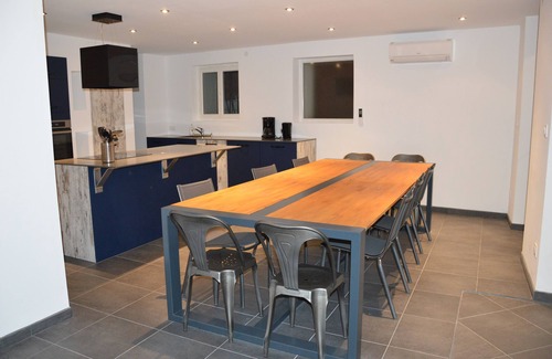 Trevoux Casa | Casa de grupo con piscina privada