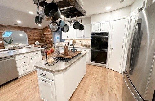 Sandusky Casa | Group House Sleeps 26 THE ATTIC - 2 Miles to Cedar Point