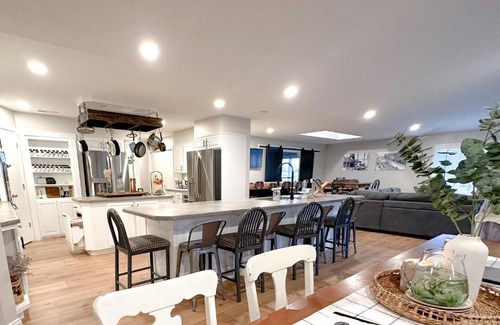 Sandusky Casa | Group House Sleeps 26 THE ATTIC - 2 Miles to Cedar Point