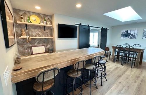 Sandusky Casa | Group House Sleeps 26 THE ATTIC - 2 Miles to Cedar Point