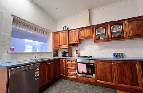 Westbourne Park Casa | Group house with views of the salt pool and spa
