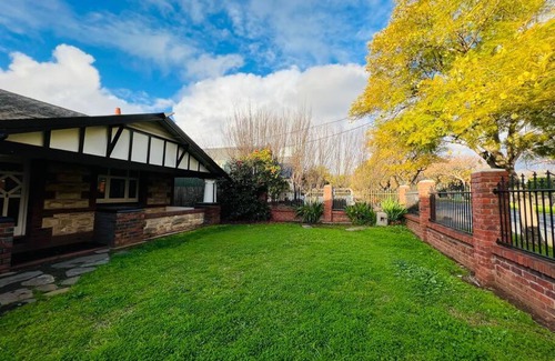 Westbourne Park Casa | Group house with views of the salt pool and spa