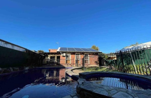 Westbourne Park Apartamento | Group house with views of the salt pool and spa