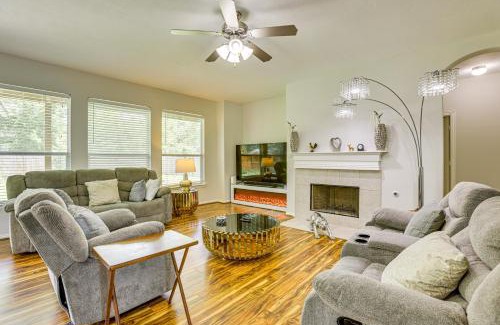 Houston Casa | Group-Ready Getaway in North Houston!
