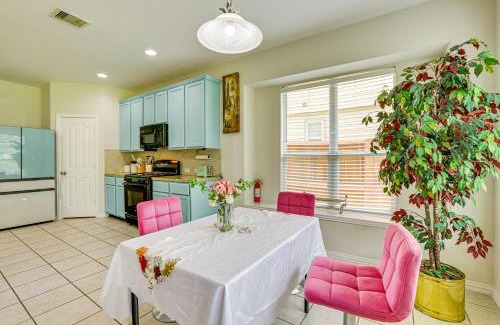 Houston Casa | Group-Ready Getaway in North Houston!