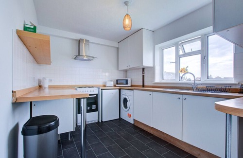 Ipswich Casa | The Ipswich Group Retreat: 4BR 3BATH Ample Parking