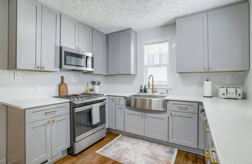 Midtown Casa | Group Stay: KingBeds l Arcade l FirePit l Yard I 5mins CWS, CHI Arena, Creighton