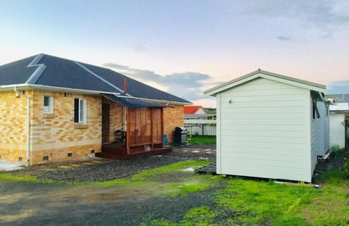Hamilton East Casa | Group stay upto15