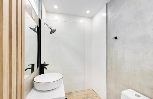 Santurce Apartamento | Group Vacation Home Steps from Beach and Nightlife
