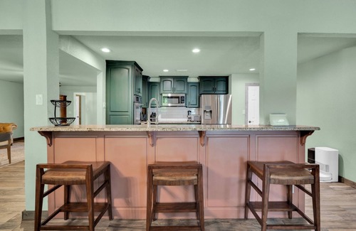 Roanoke Casa | Groups and Fams - 5 BR Huge Private Yard in Keller