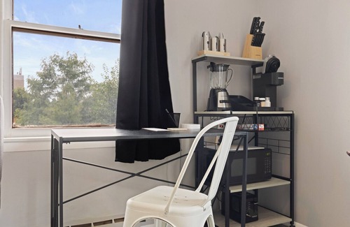 Aurora Apartamento | Groups/Contractors/Retreats Sleeps 6/WIFI & Parking